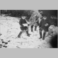 022-0589 Gross Koewe,  Frau Panzer mit ihren Kindern Ulrich, Marianne und Juergen im Winter 1939.jpg